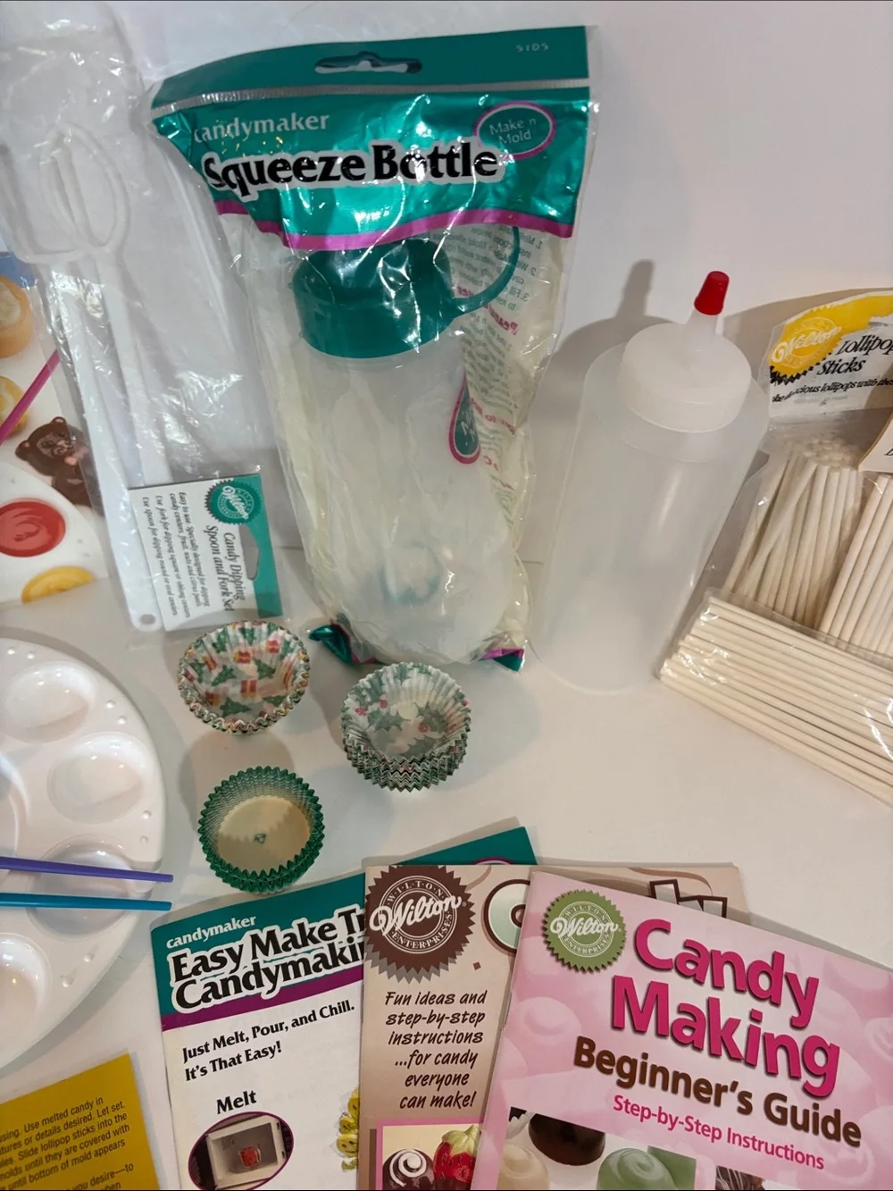 Wilton Candy Making Kit with White and Green Accessories